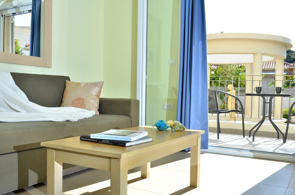 Hotel Estia Finikounta Oda fotoğraf